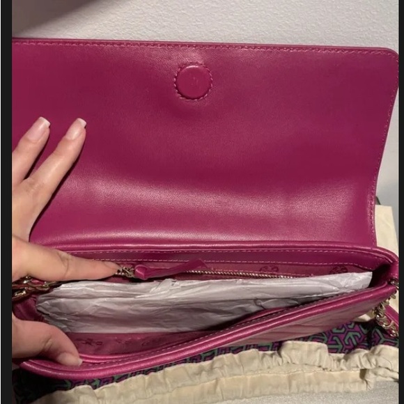NWT Tory Burch Alexa Convertible Clutch in  Party Fuchsia 🩷 - Picture 10 of 16